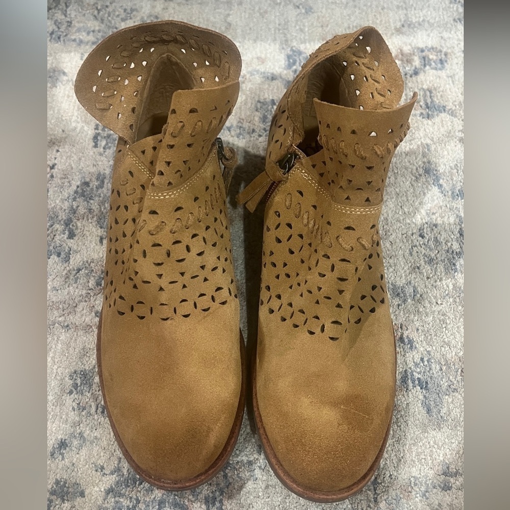 Soft Brand Women's Tan Ankle Boots